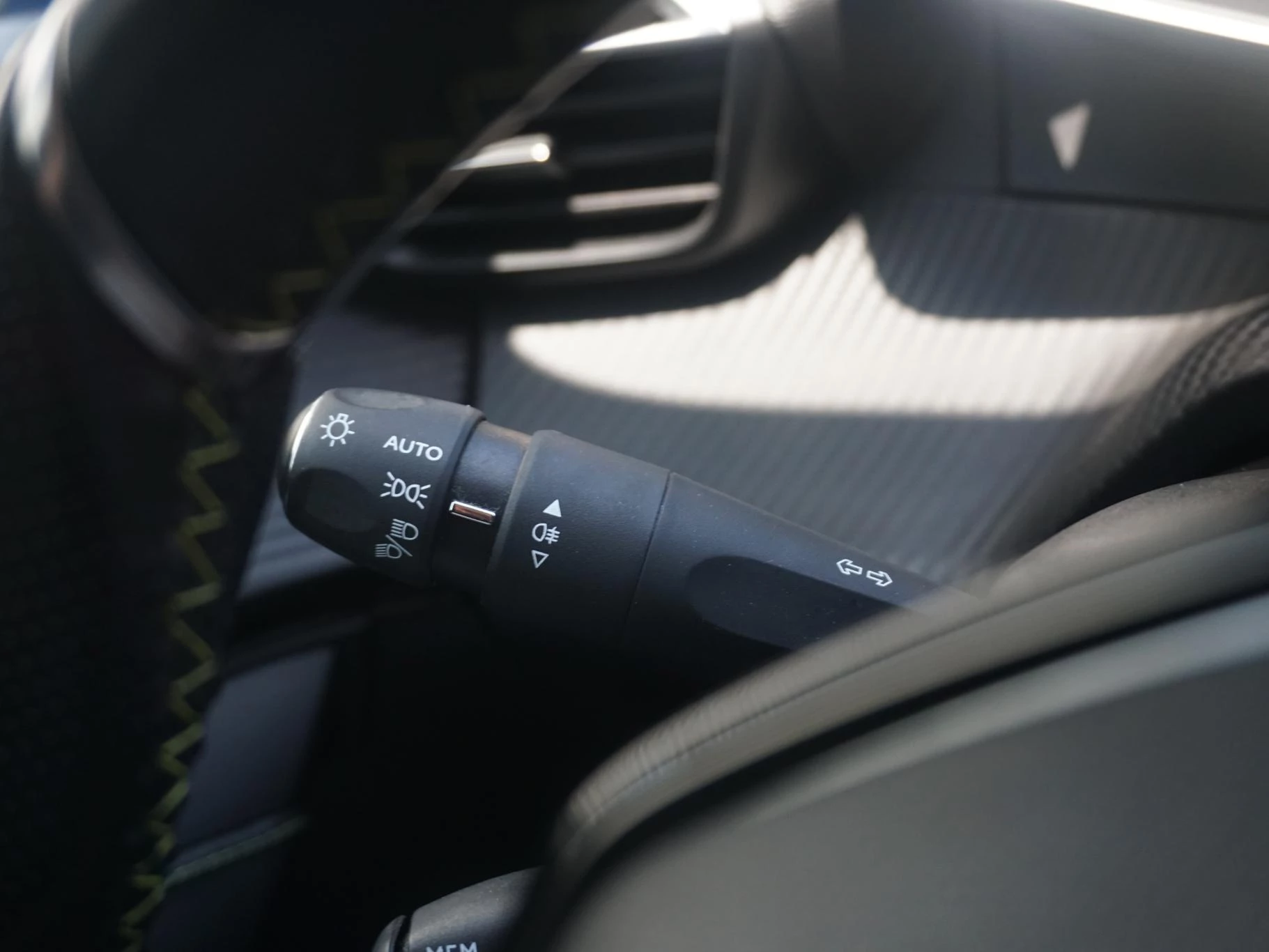 Hoofdafbeelding Peugeot e-208