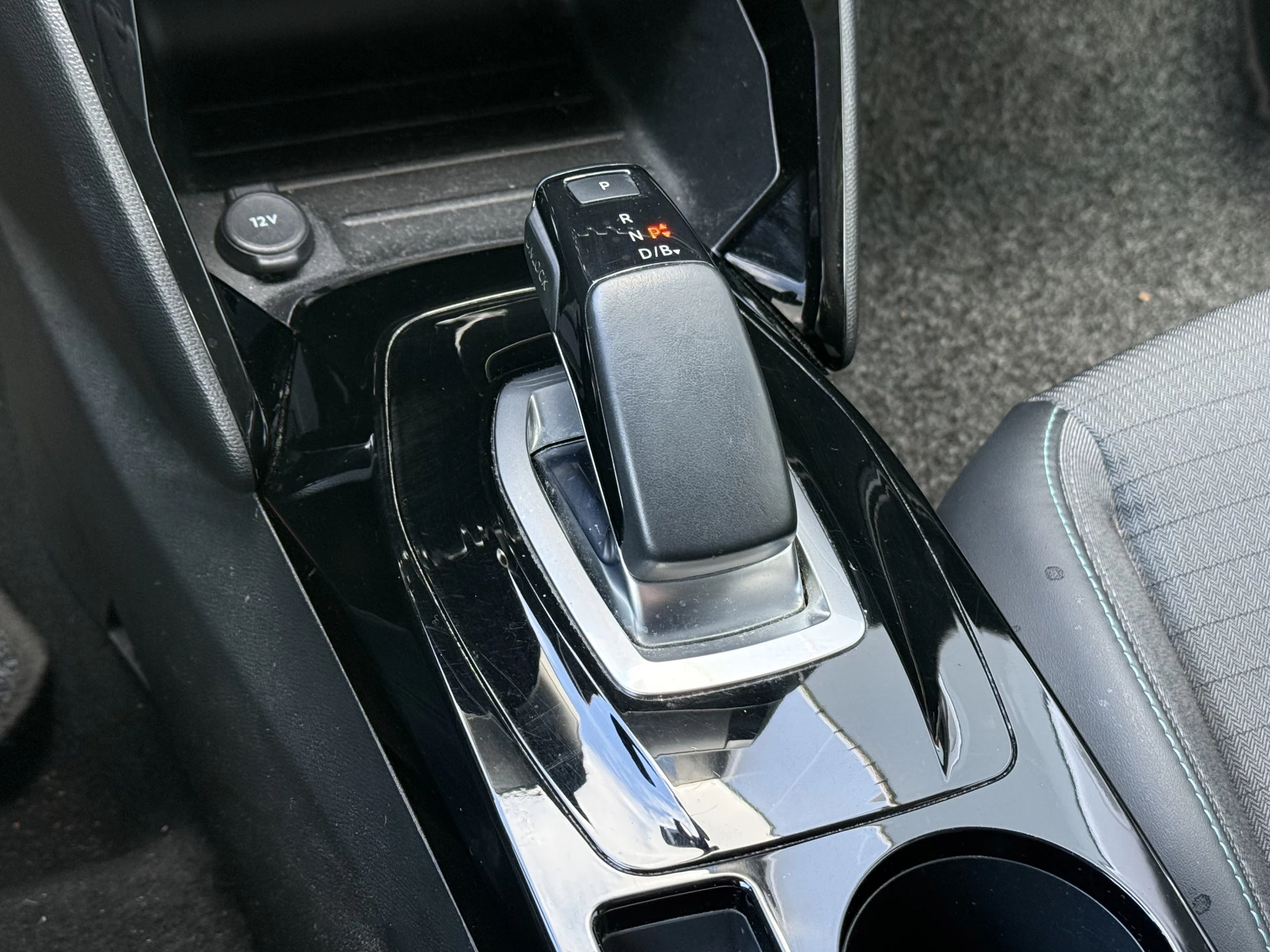 Hoofdafbeelding Peugeot e-2008