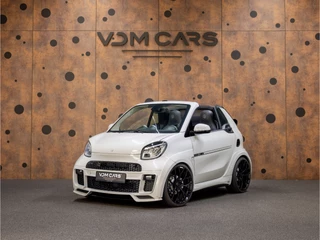 Hoofdafbeelding smart Fortwo smart Fortwo cabrio EQ BRABUS Style 18 kWh | 1 of 50 | WIDESTAR bodykit | Carplay | JBL | Achteruitrijcamera |