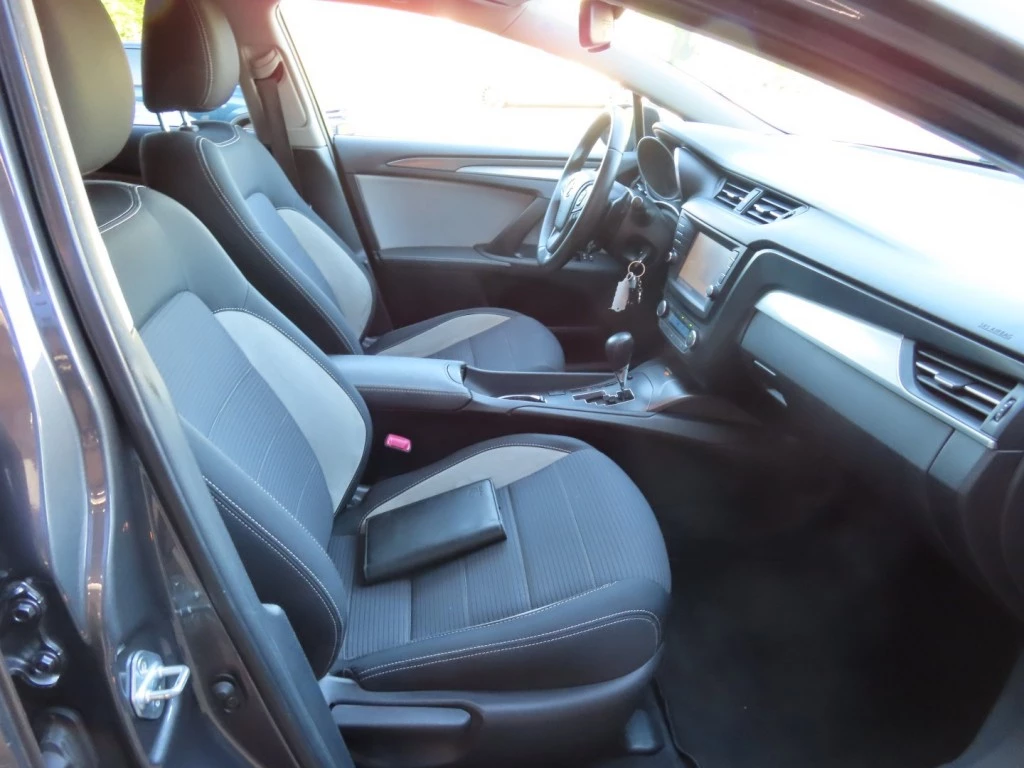 Hoofdafbeelding Toyota Avensis