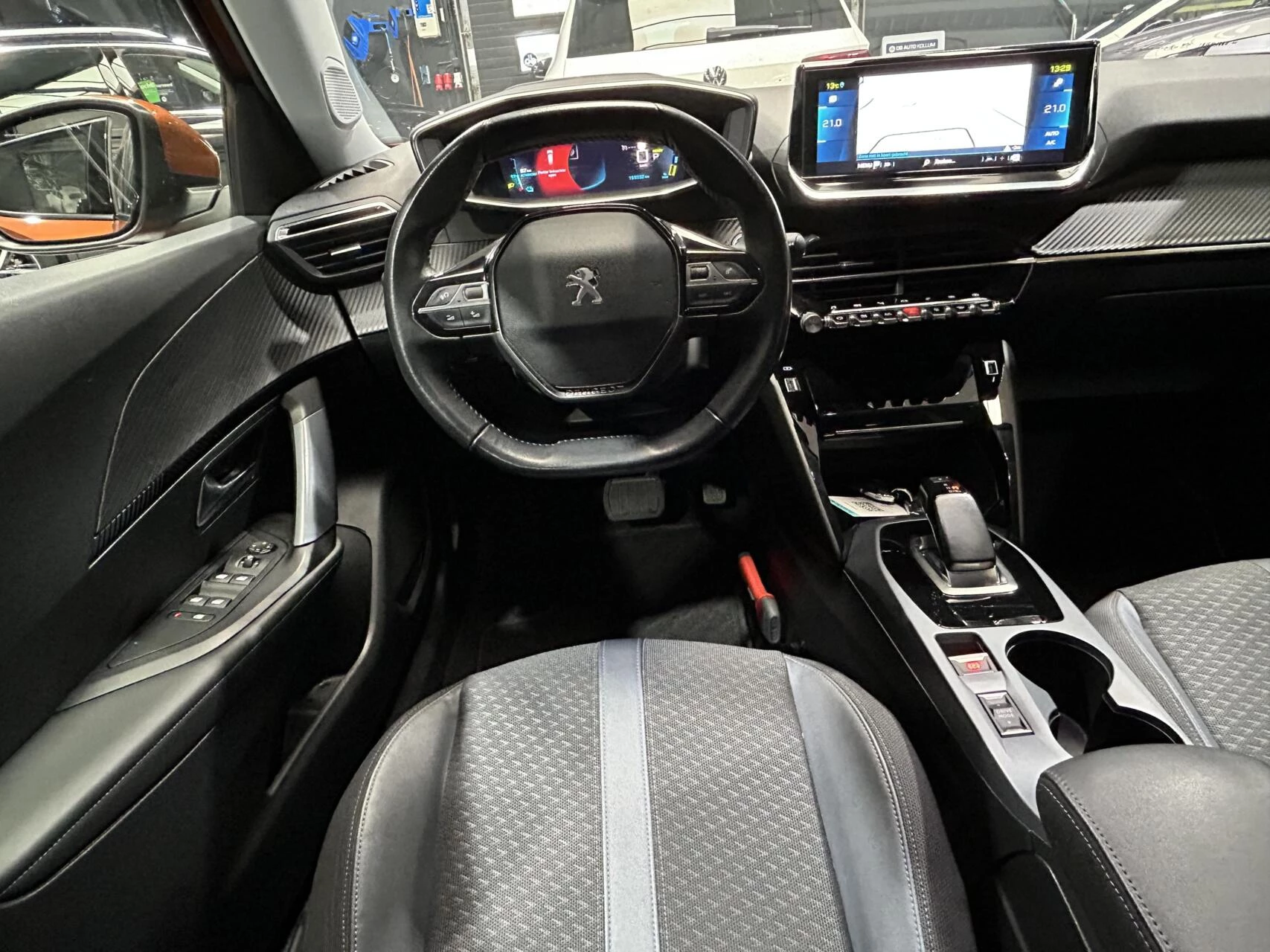 Hoofdafbeelding Peugeot e-2008