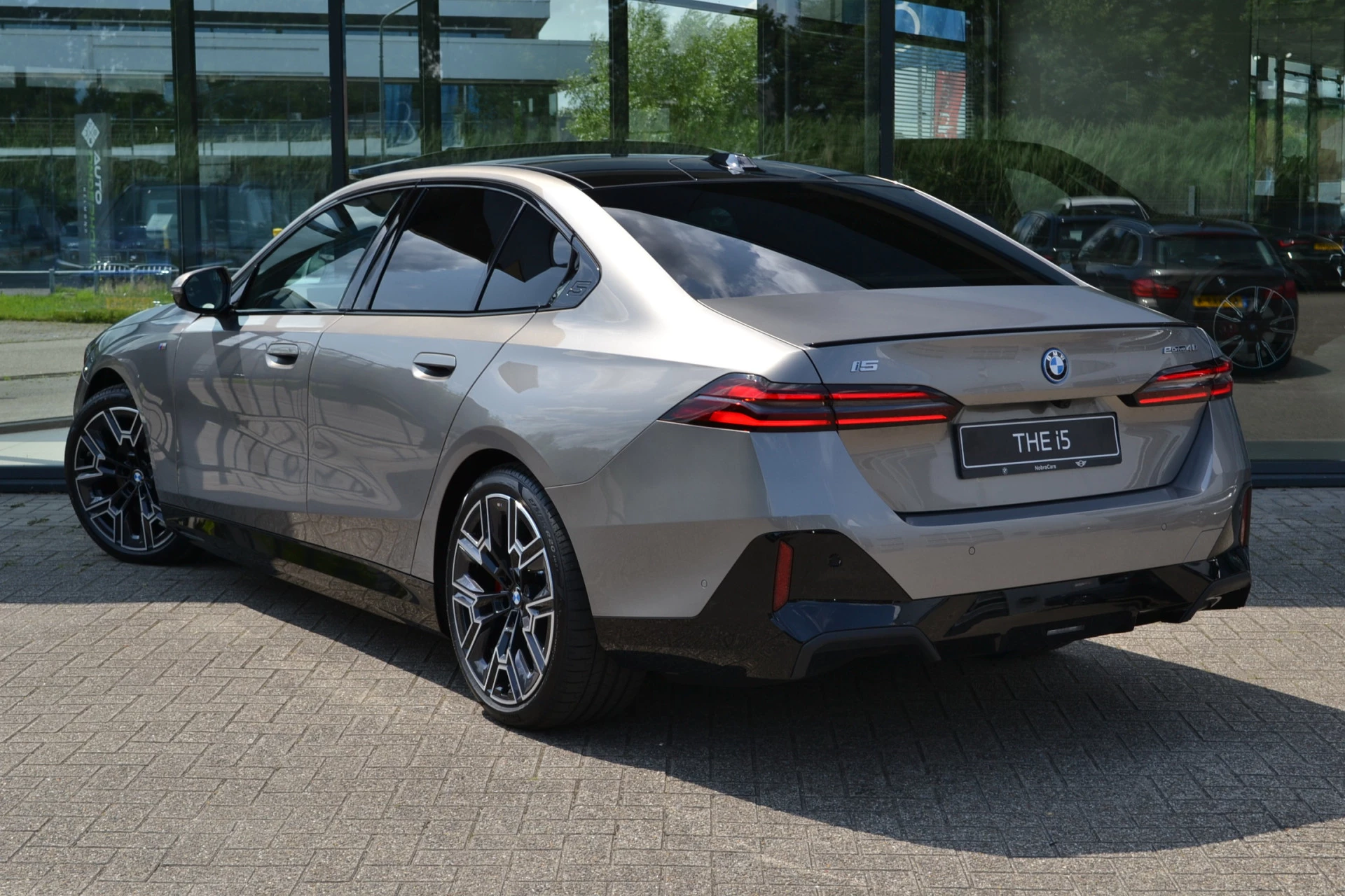 Hoofdafbeelding BMW i5