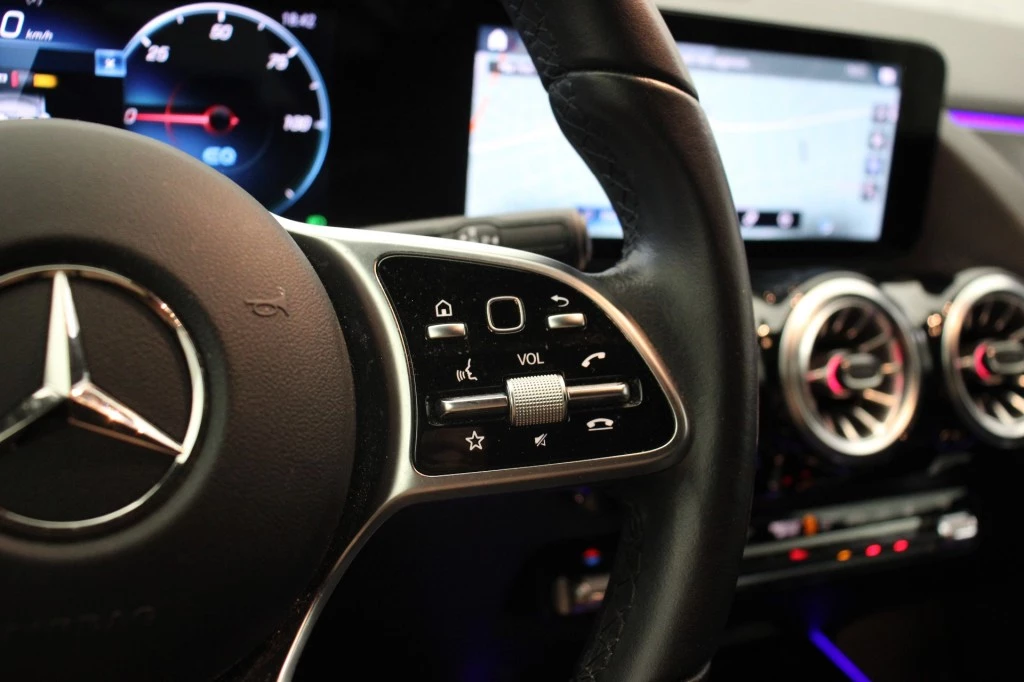 Hoofdafbeelding Mercedes-Benz EQA