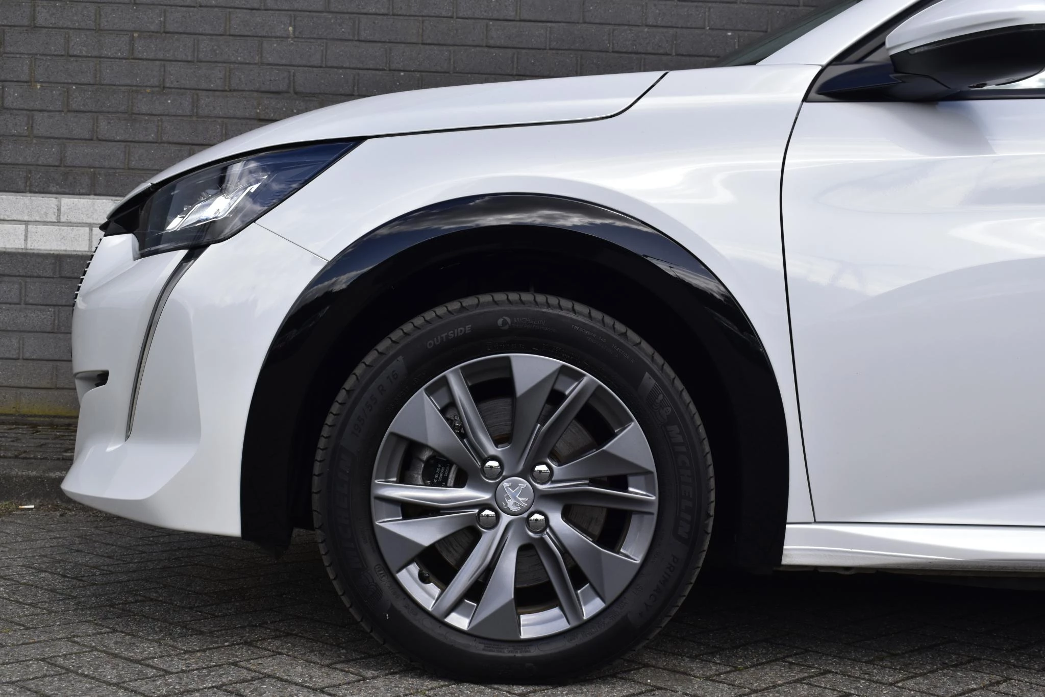 Hoofdafbeelding Peugeot e-208