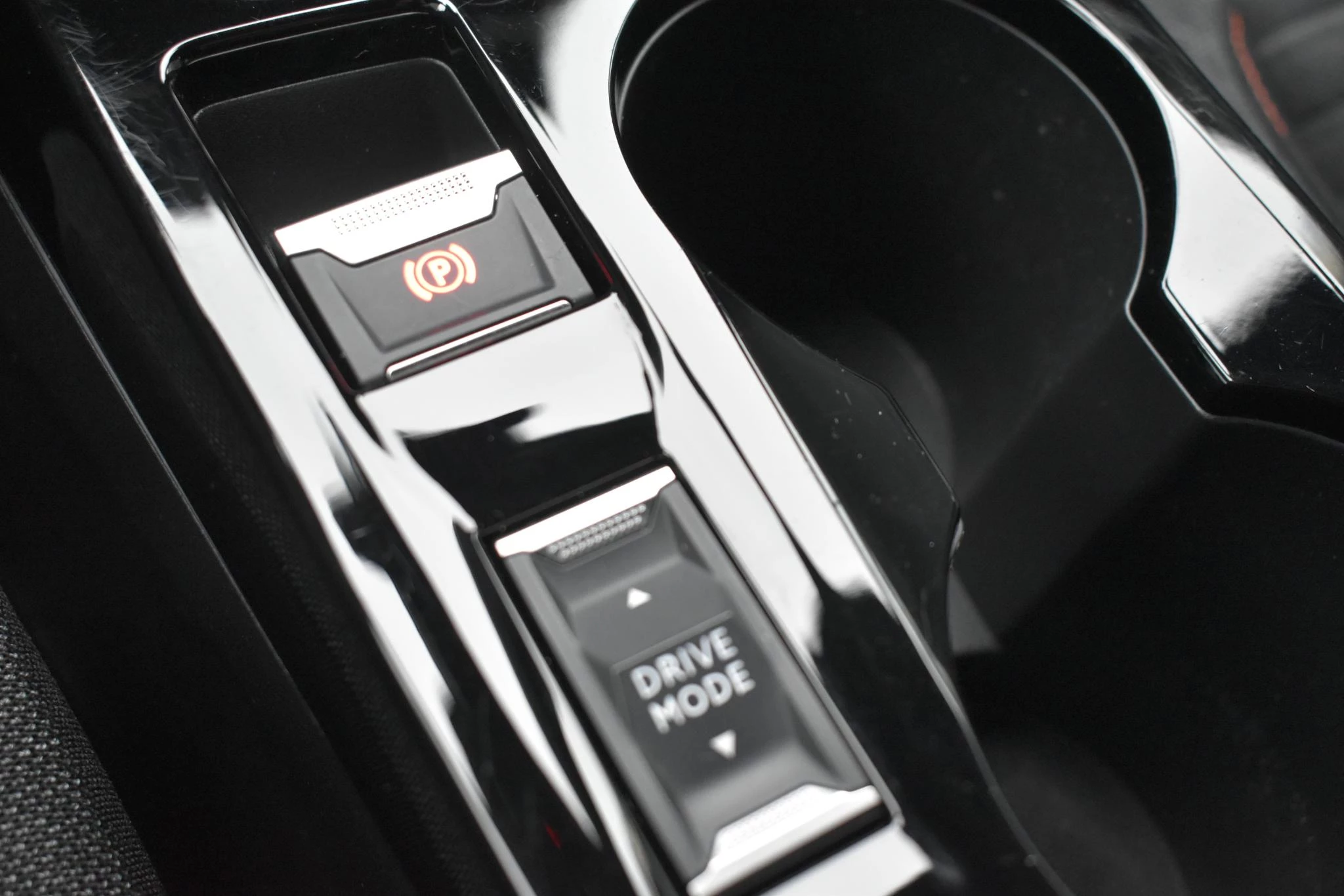 Hoofdafbeelding Peugeot e-2008