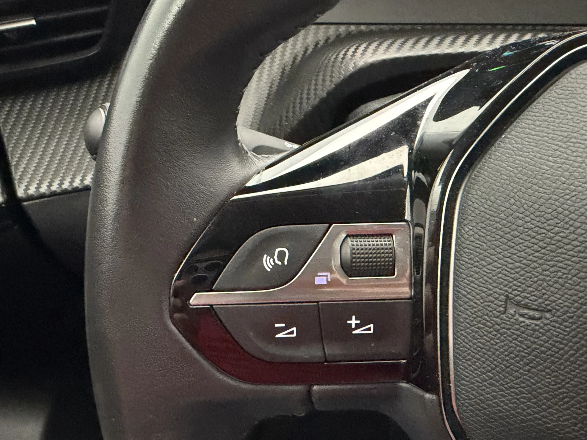 Hoofdafbeelding Peugeot e-2008