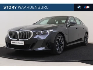 BMW 5 Serie 530e M Sport Automaat / Panoramadak / Stoelventilatie / Parking Assistant Professional / Comfort Access / Adaptieve LED / Harman-Kardon / M Sportonderstel