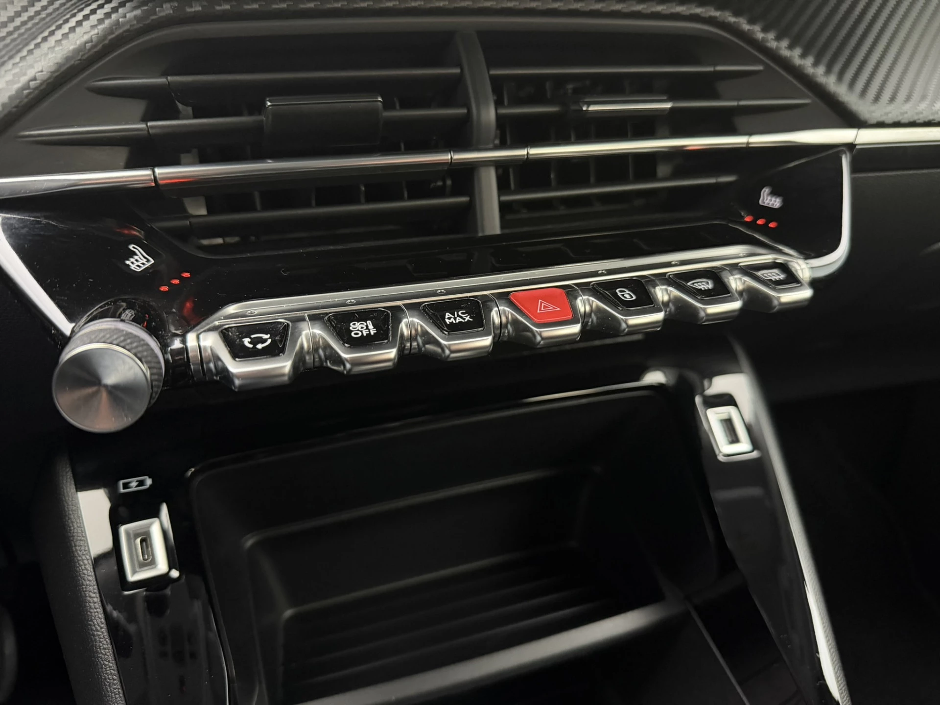 Hoofdafbeelding Peugeot e-2008