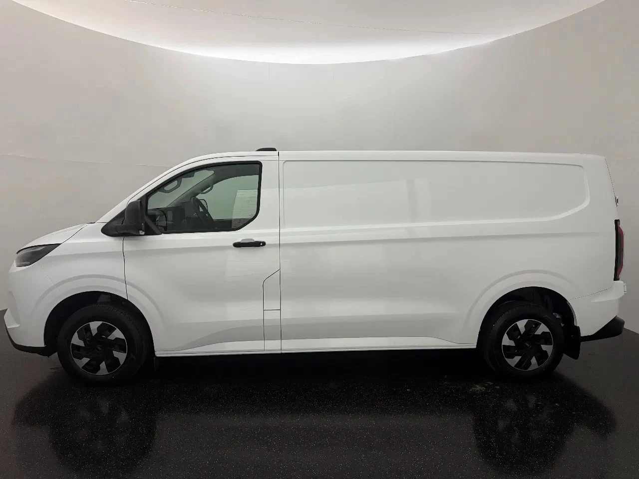 Hoofdafbeelding Ford E-Transit Custom