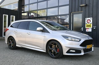 Ford Focus Wagon 2.0 251 PK ST-2 | NL-Auto | Recaro | Cruise | Clima | Navi | Camera
