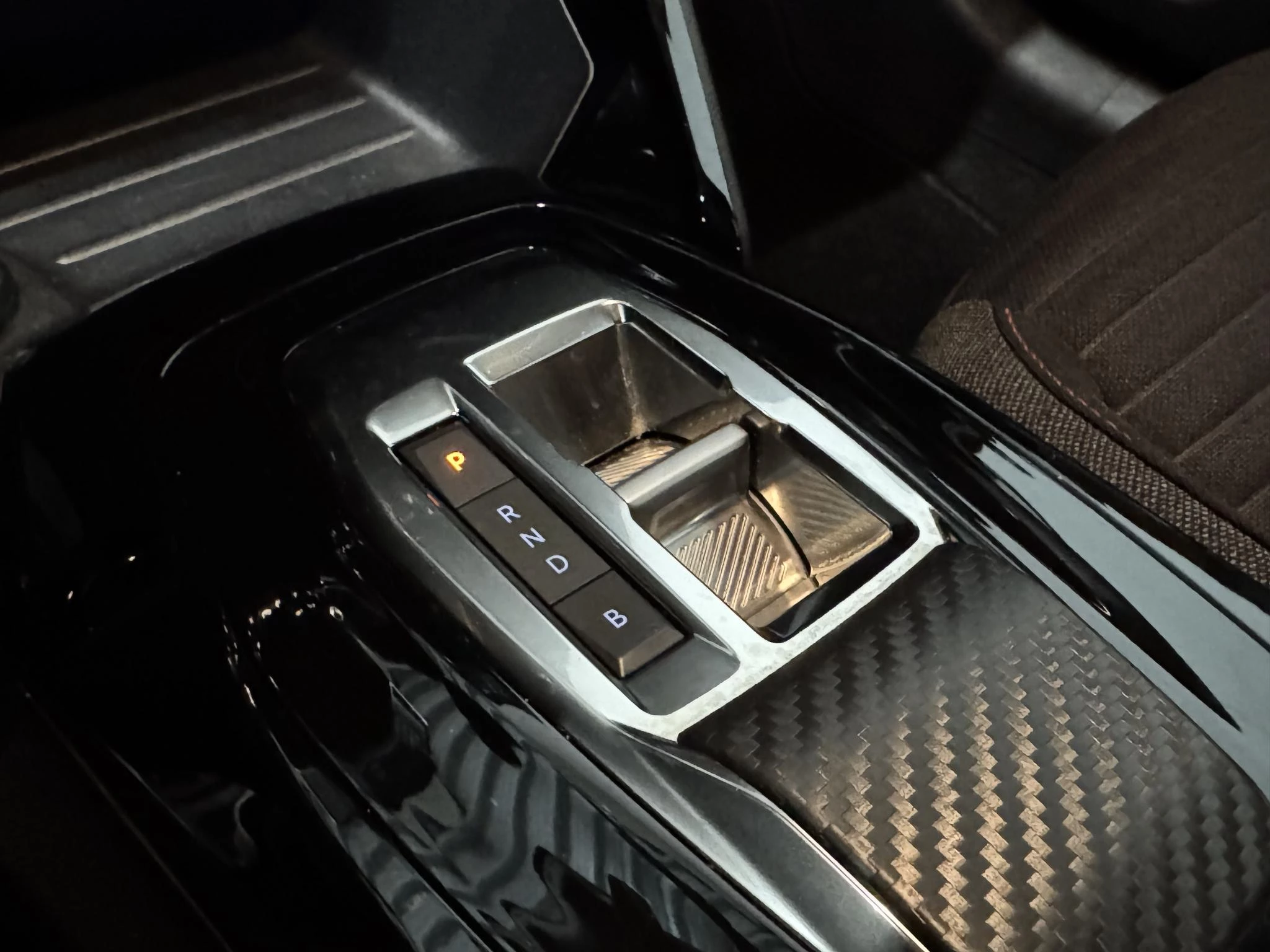 Hoofdafbeelding Peugeot e-208