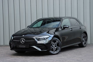 Hoofdafbeelding Mercedes-Benz A-Klasse Mercedes-Benz A-Klasse 250e AMG Aut8 | 218PK | Sfeerverlichting | Keyles-go | Stoelverw. | Stuurverw. | Widescreen | 2023.