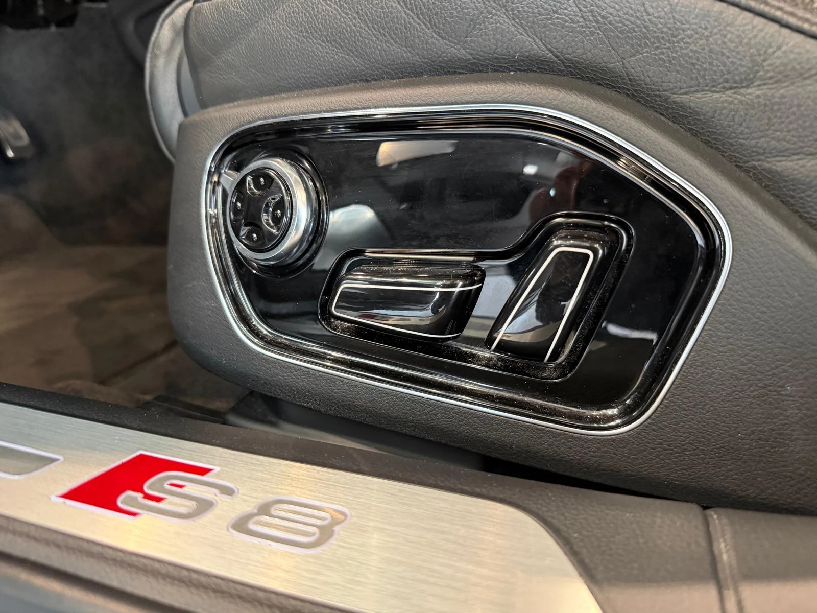 Hoofdafbeelding Audi A8