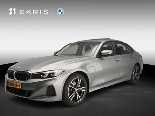 BMW 3 Serie Sedan 330e | LED | HUD | Schuifdak | Stoelverwarming | Surround view | DAB | Alu 18 inch