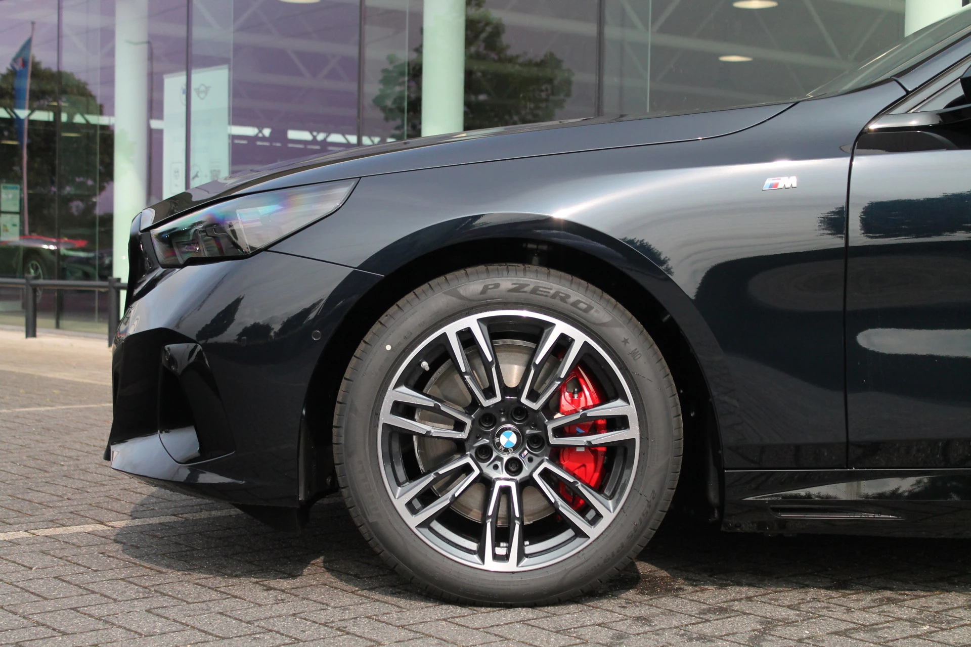 Hoofdafbeelding BMW i5