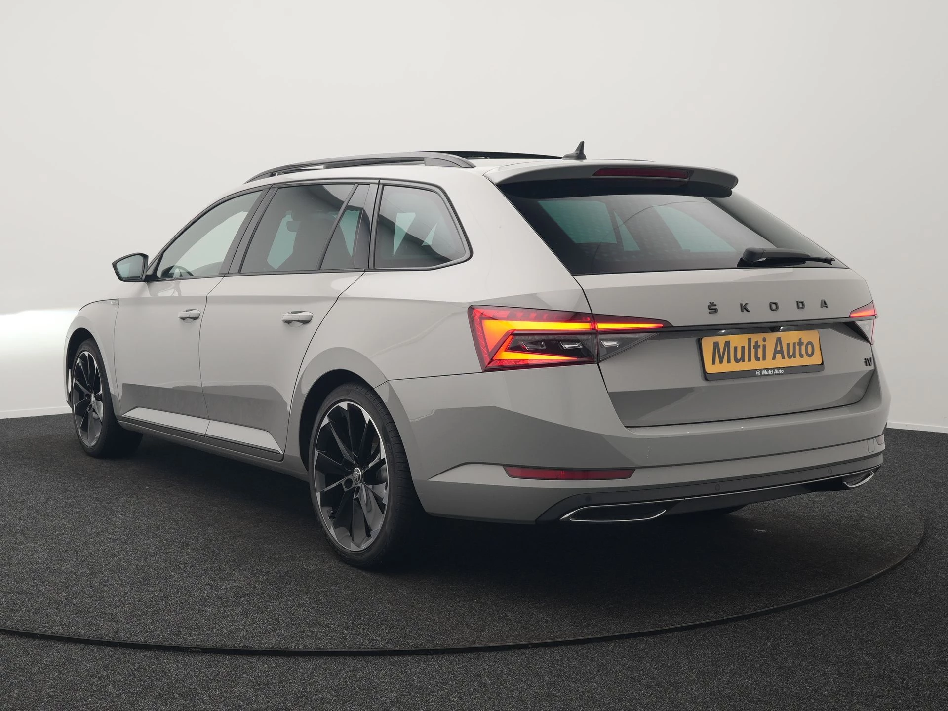 Hoofdafbeelding Škoda Superb