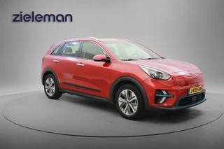 Hoofdafbeelding Kia e-Niro Kia e-Niro E-Niro DynamicLine 64 kWh - Carplay, Camera, Stuur/Stoelverw. SOH 100%