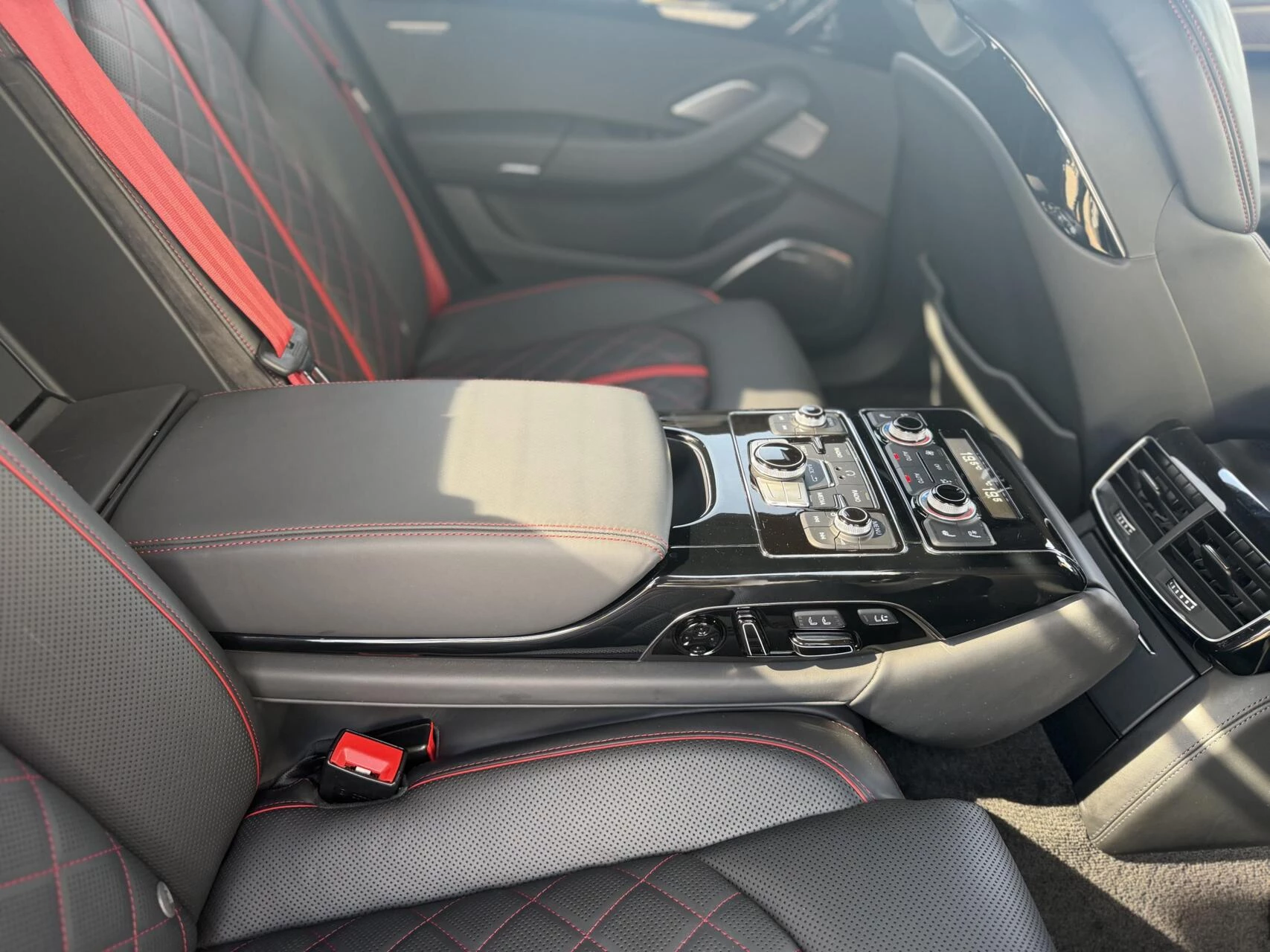 Hoofdafbeelding Audi S8