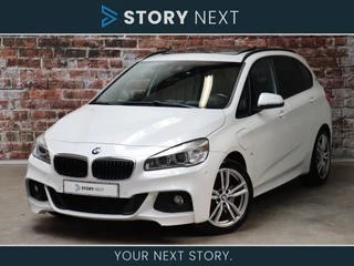 BMW 2 Serie Active Tourer 225xe iPerformance High Executive M Sport Pakket Automaat / Panoramadak / Head-Up Display / Stoelverwarming / Comfort Access / Parkeersensoren / Cruise Control / Hifi / Extra Getint Glas Achter / Climate Control / Leder / 18 Inch