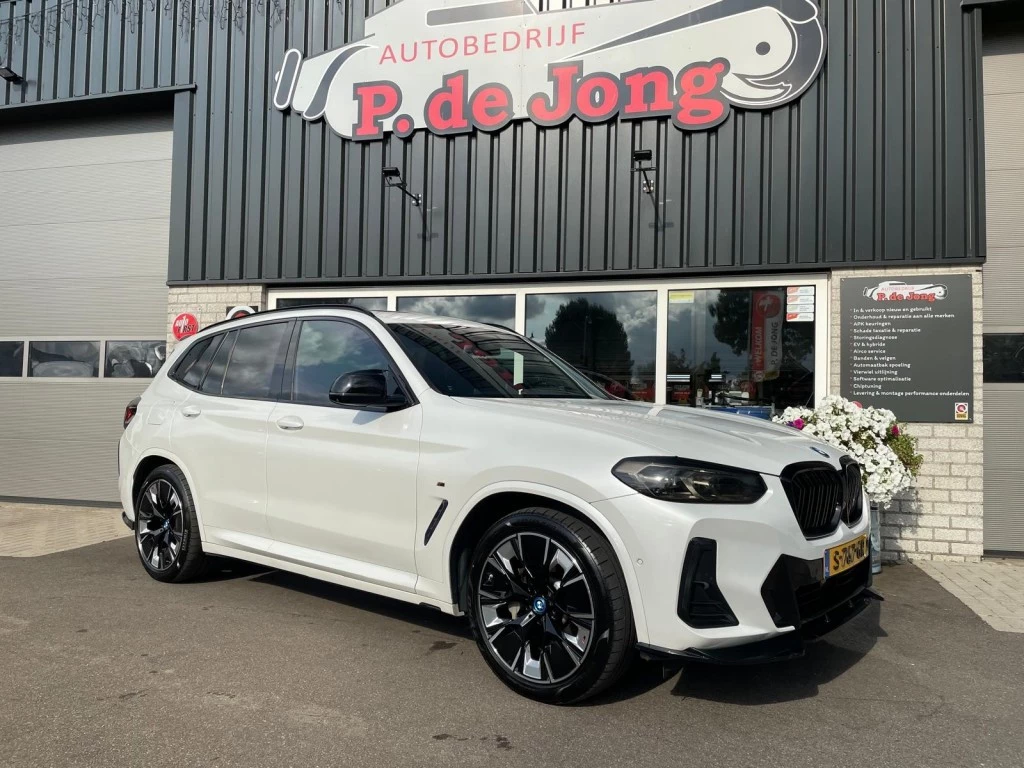 Hoofdafbeelding BMW iX3