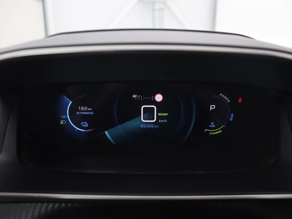 Hoofdafbeelding Peugeot e-2008