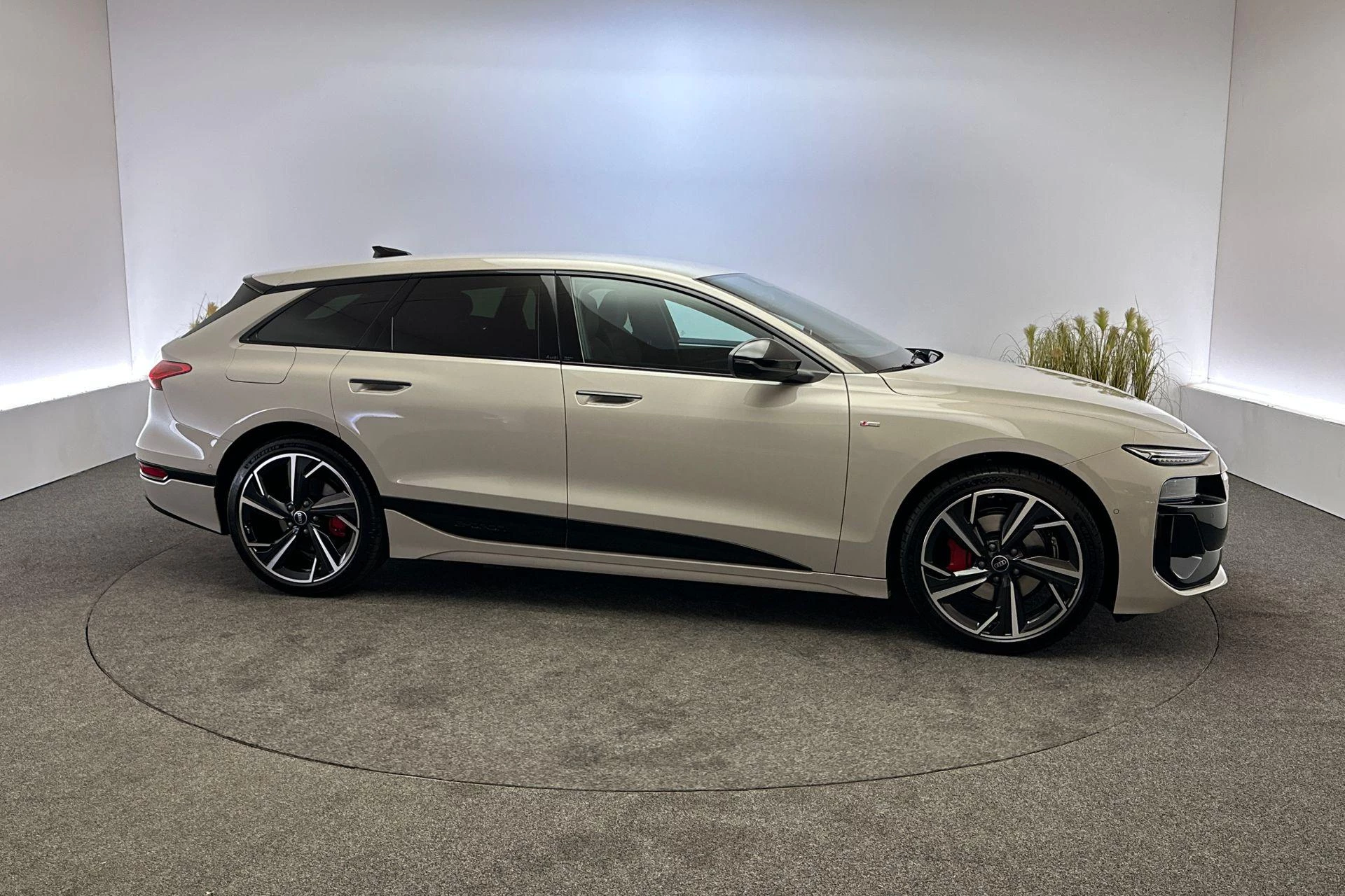 Hoofdafbeelding Audi A6 Avant e-tron