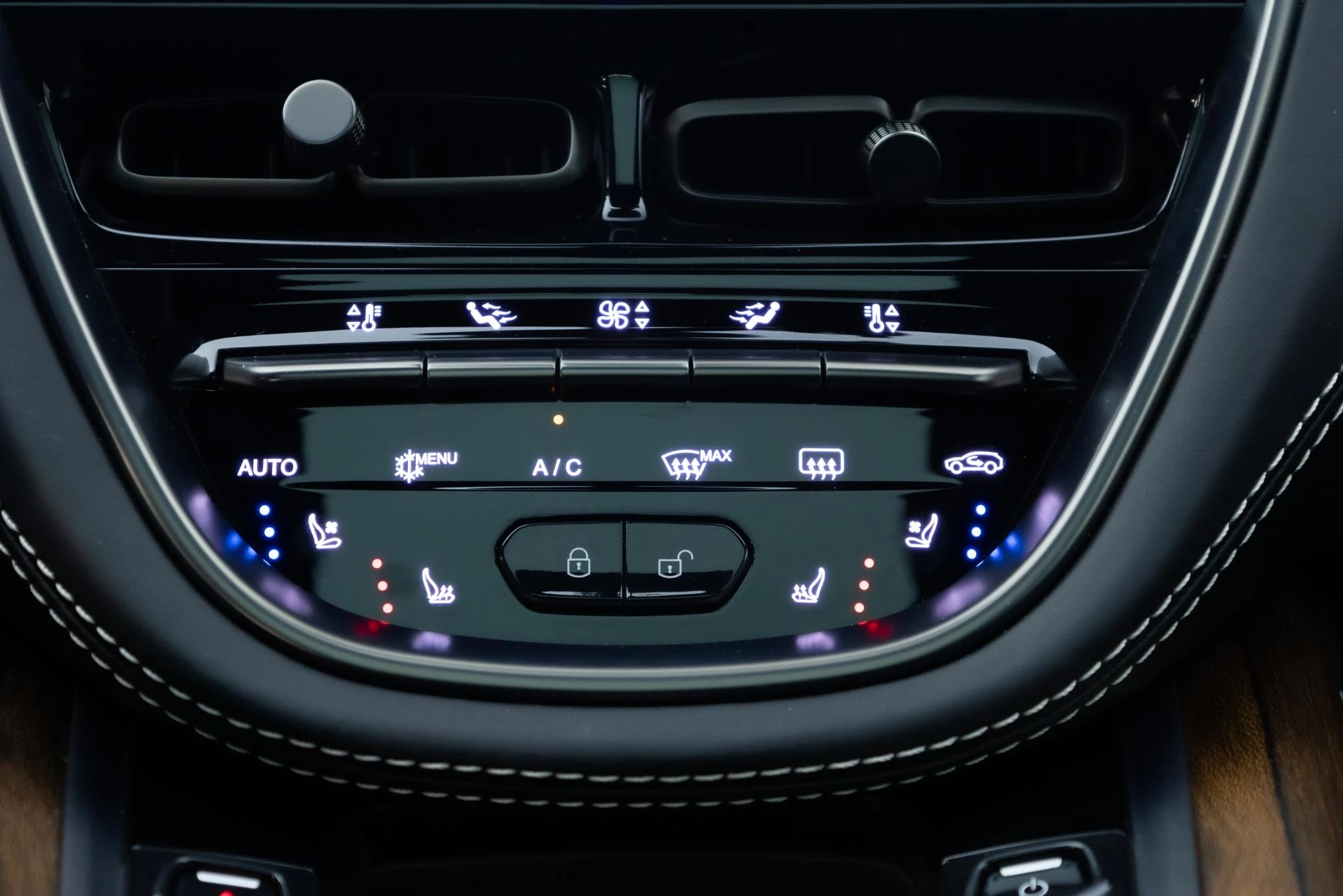 Hoofdafbeelding Aston Martin DBX