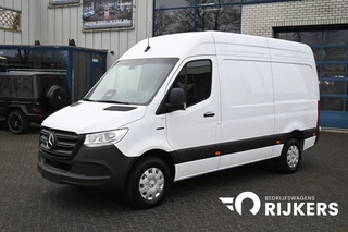Hoofdafbeelding Mercedes-Benz eSprinter Mercedes-Benz eSprinter 320 L2H2 Pro 81kWh Snellader, Navigatie, Trekhaak, Winterpakket, Etc.