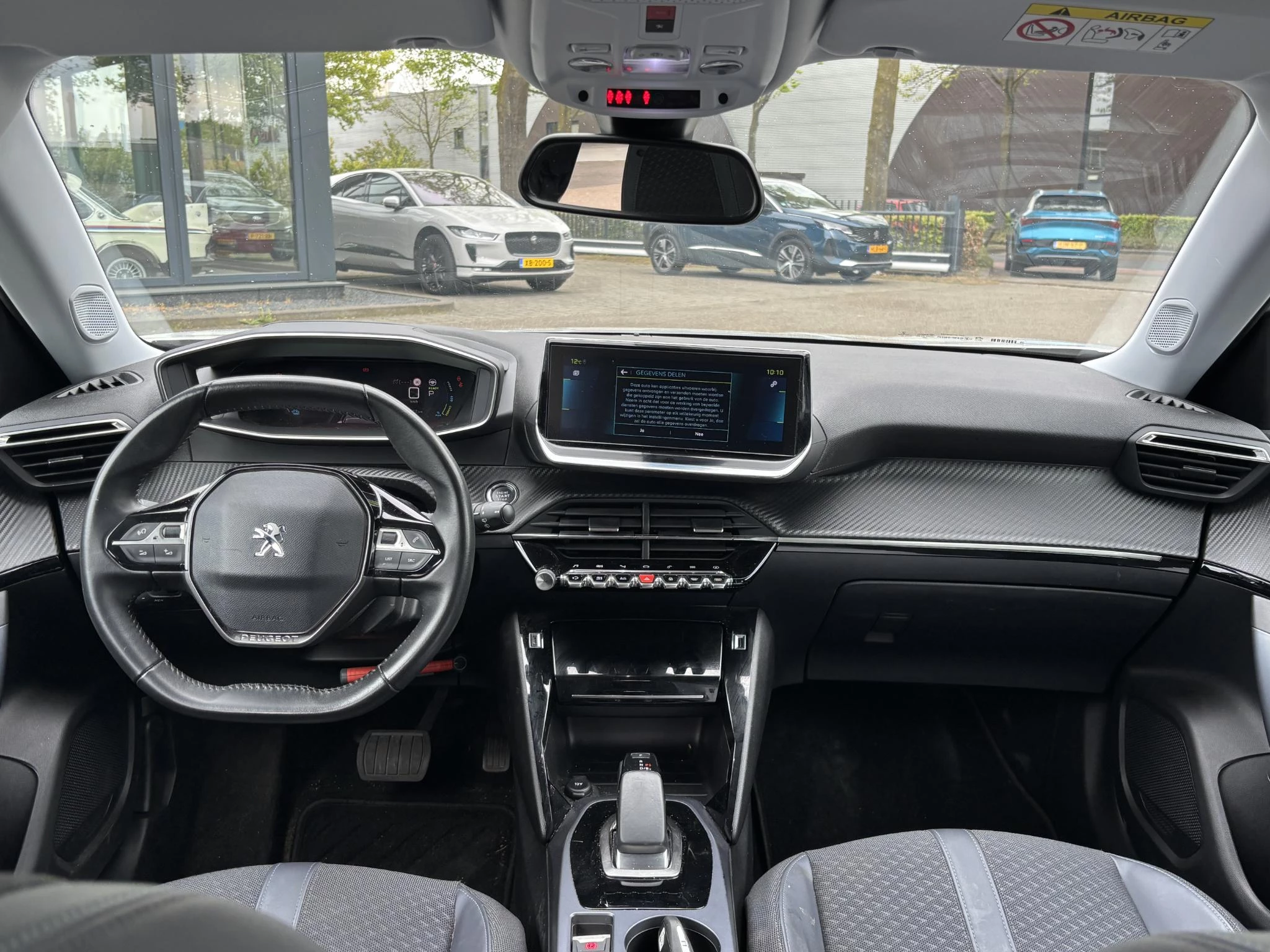 Hoofdafbeelding Peugeot e-2008
