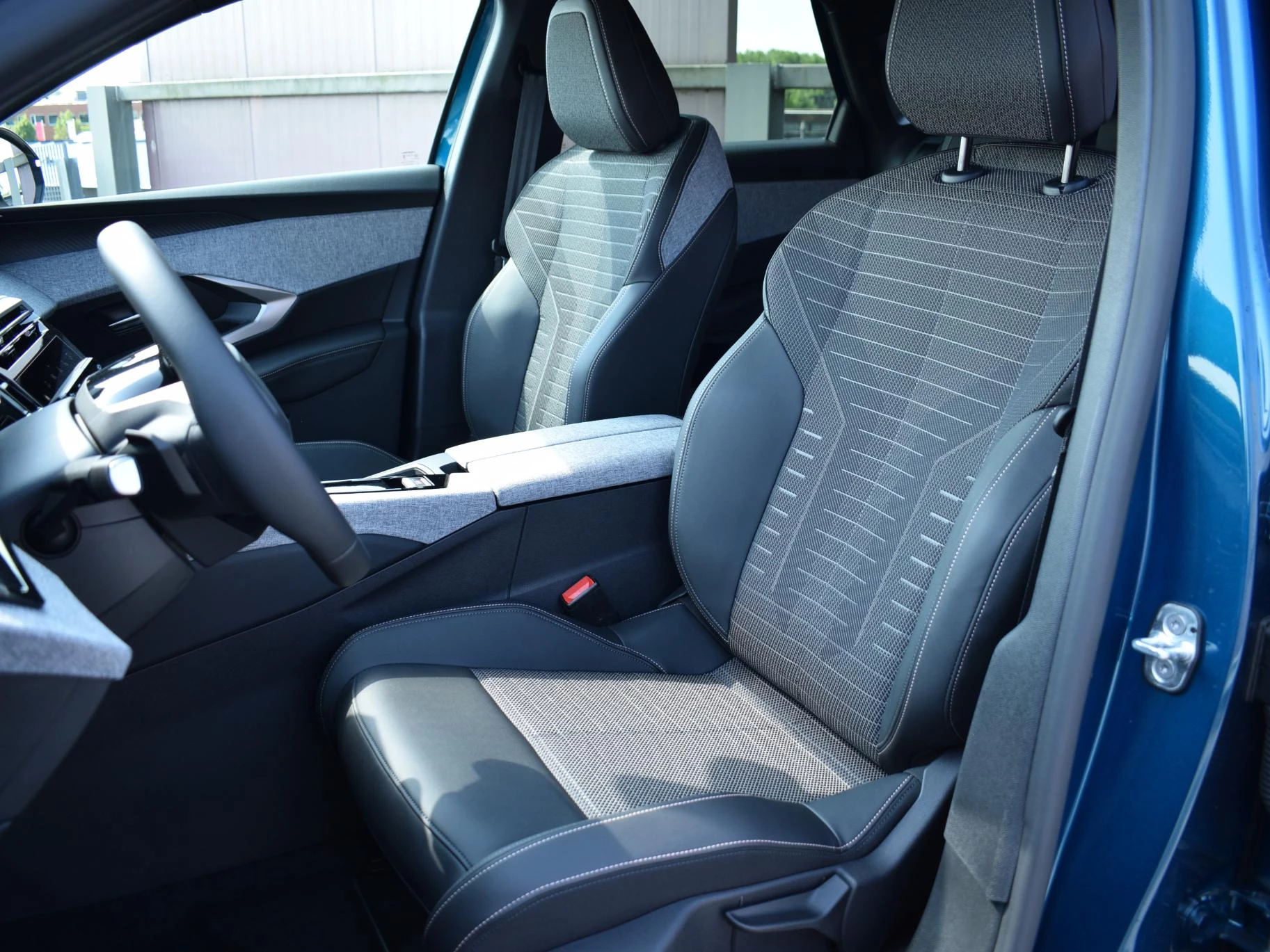 Hoofdafbeelding Peugeot e-3008