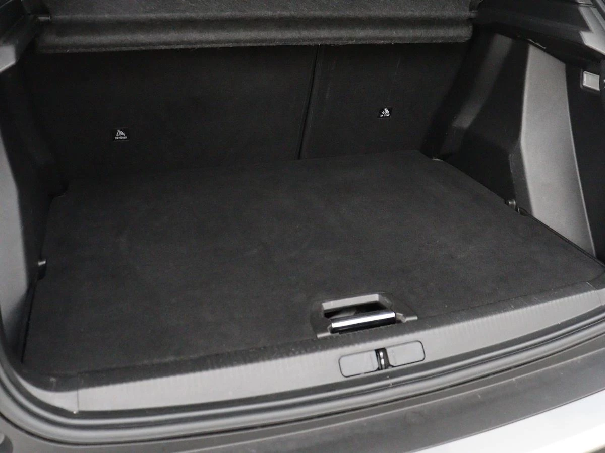 Hoofdafbeelding Peugeot e-2008