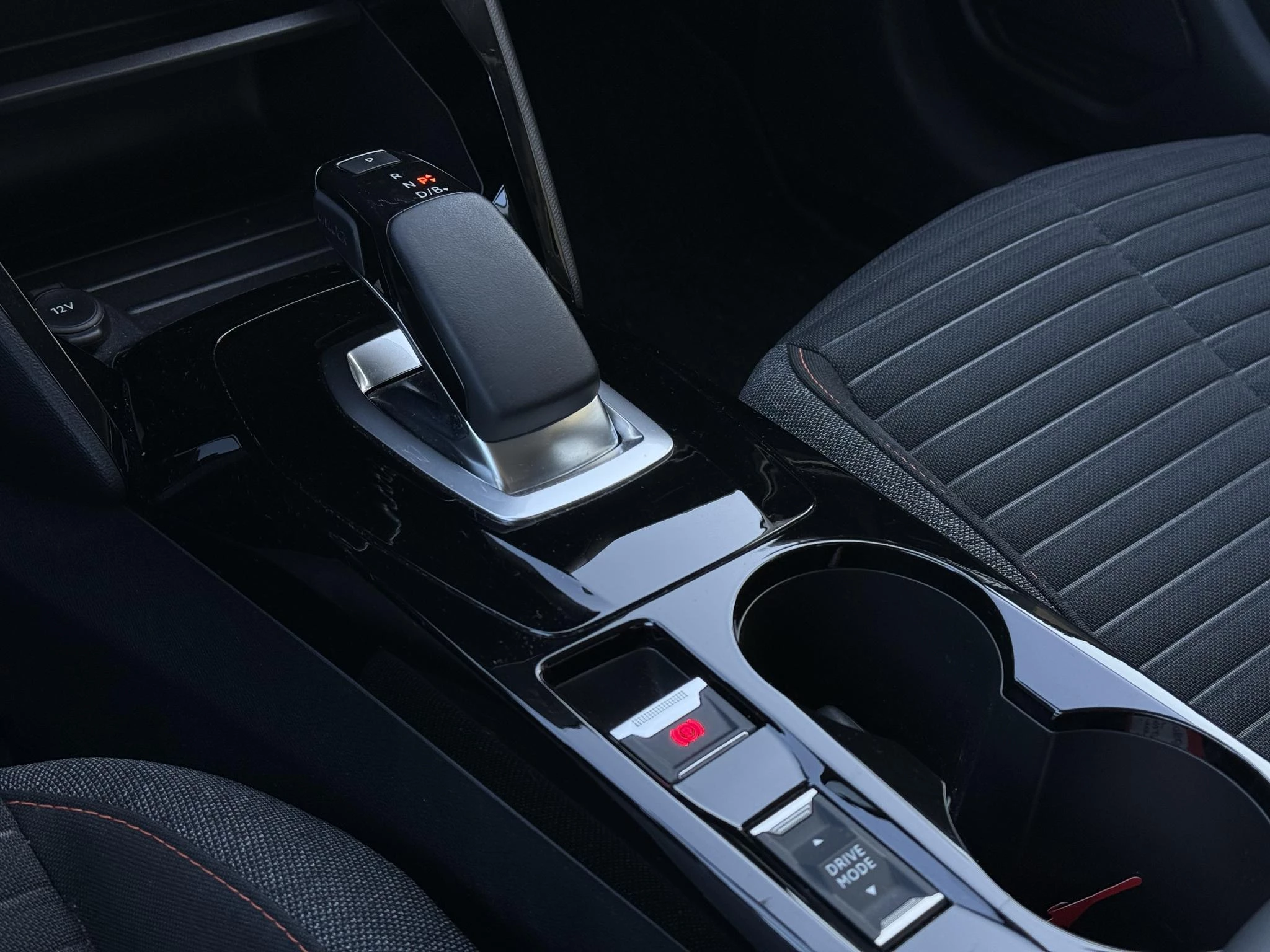 Hoofdafbeelding Peugeot e-208