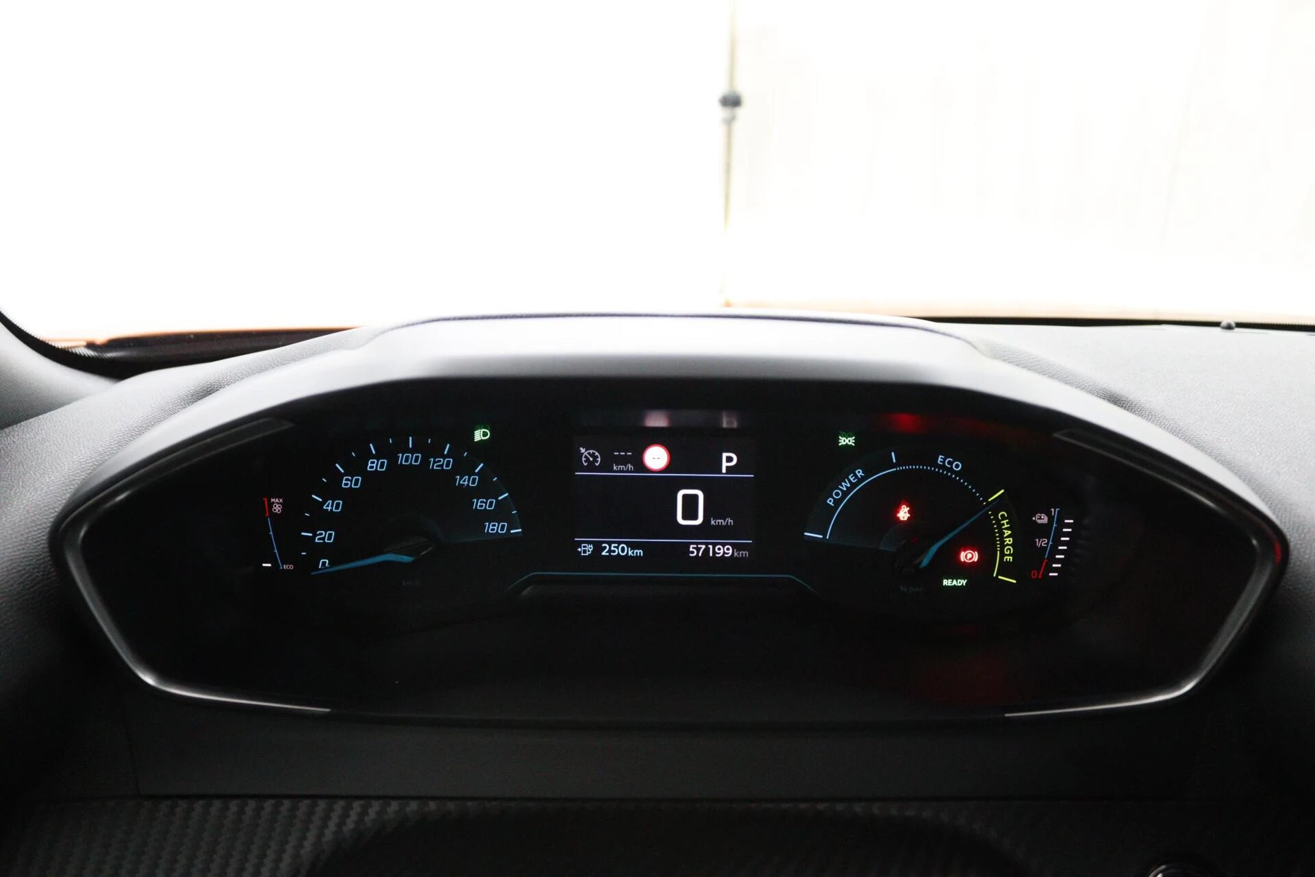 Hoofdafbeelding Peugeot e-2008