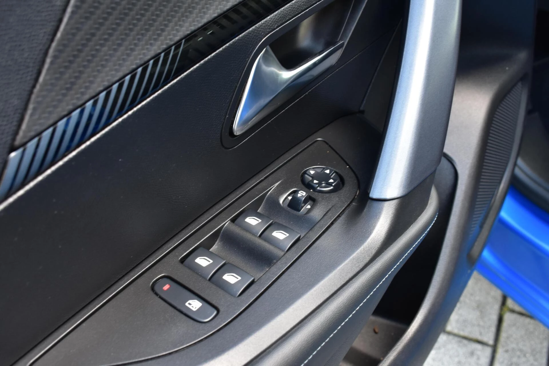 Hoofdafbeelding Peugeot e-2008