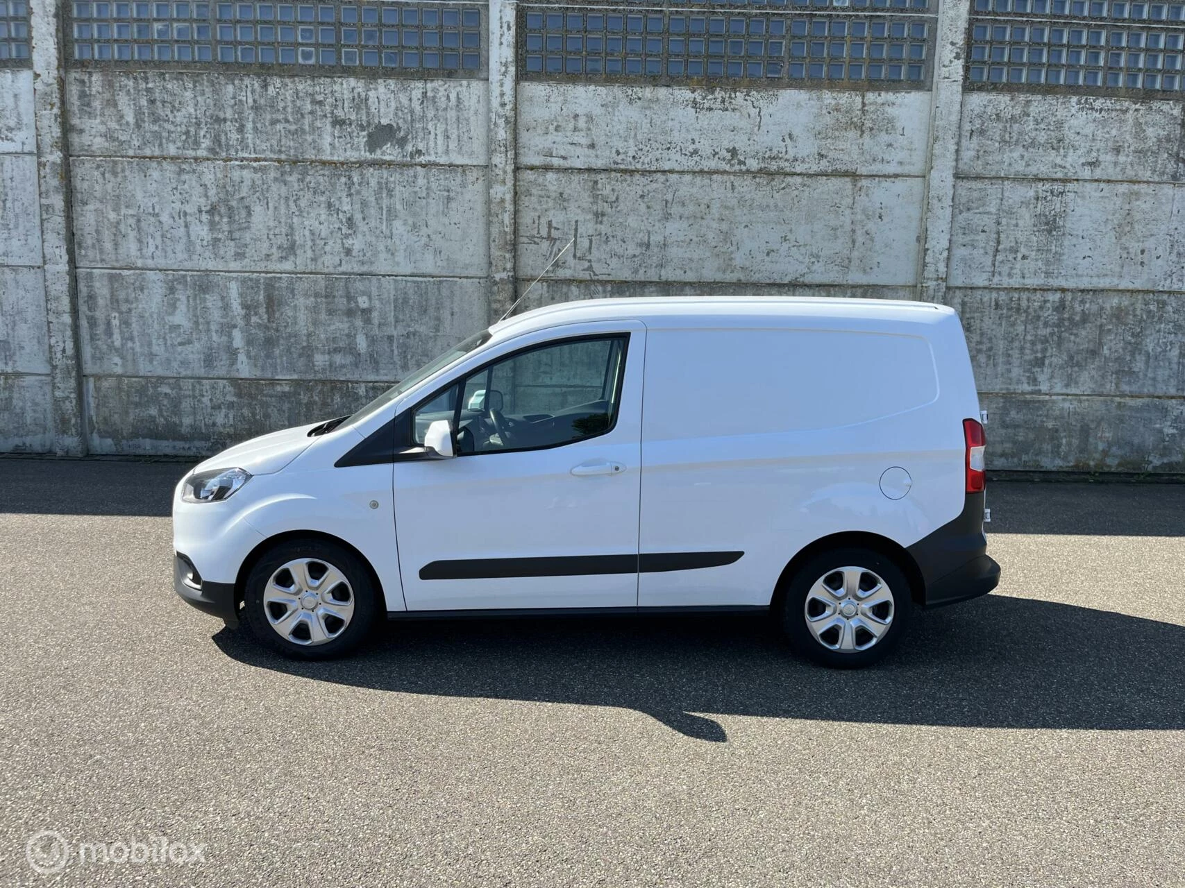 Hoofdafbeelding Ford Transit Courier