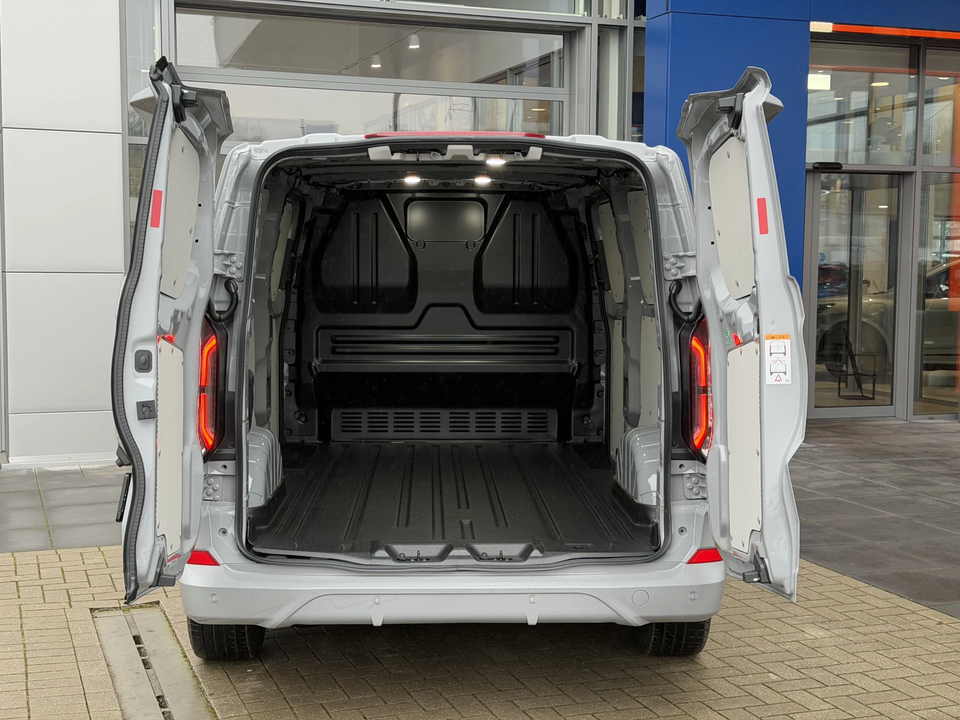 Hoofdafbeelding Ford E-Transit Custom