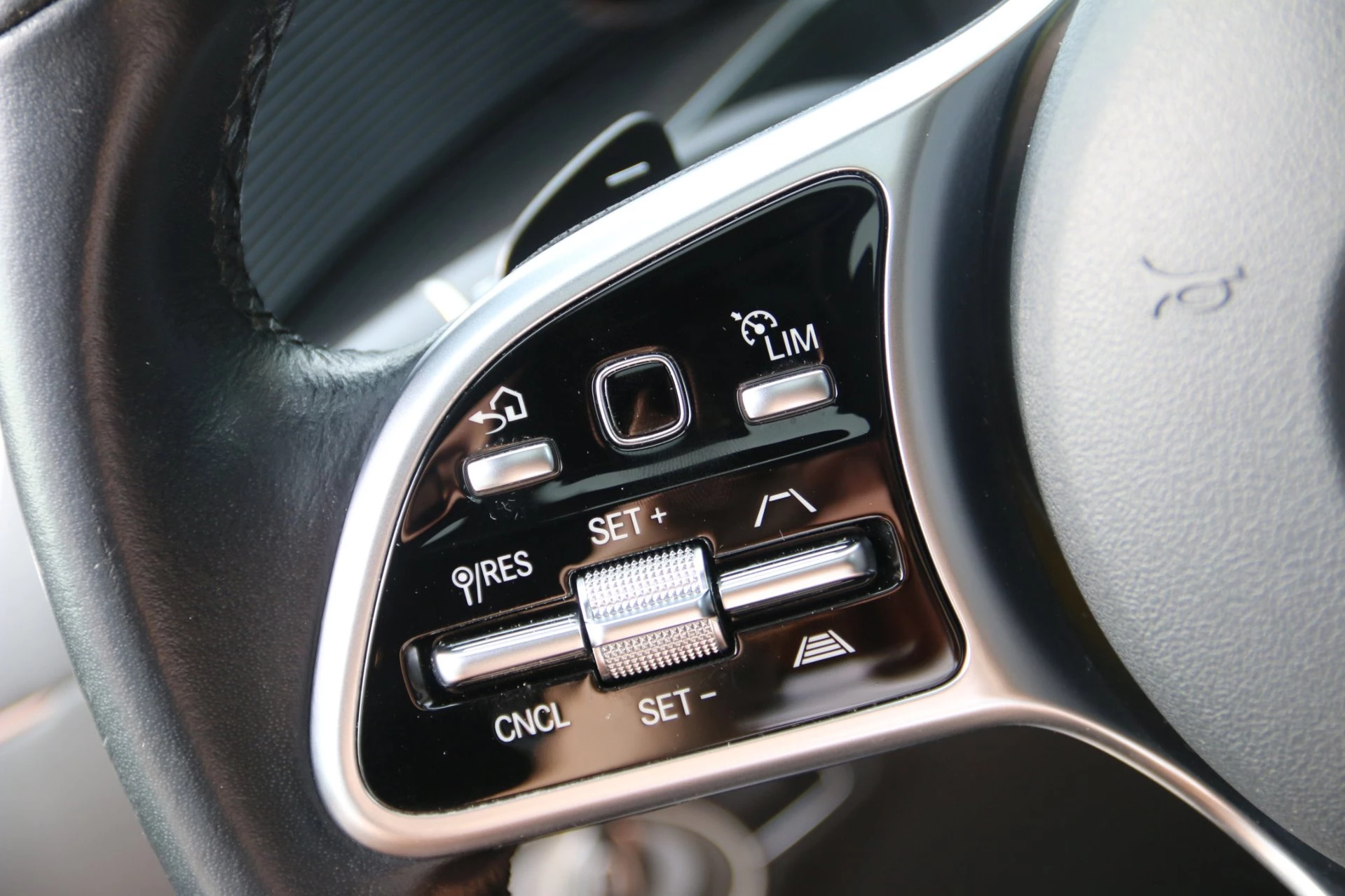 Hoofdafbeelding Mercedes-Benz EQC