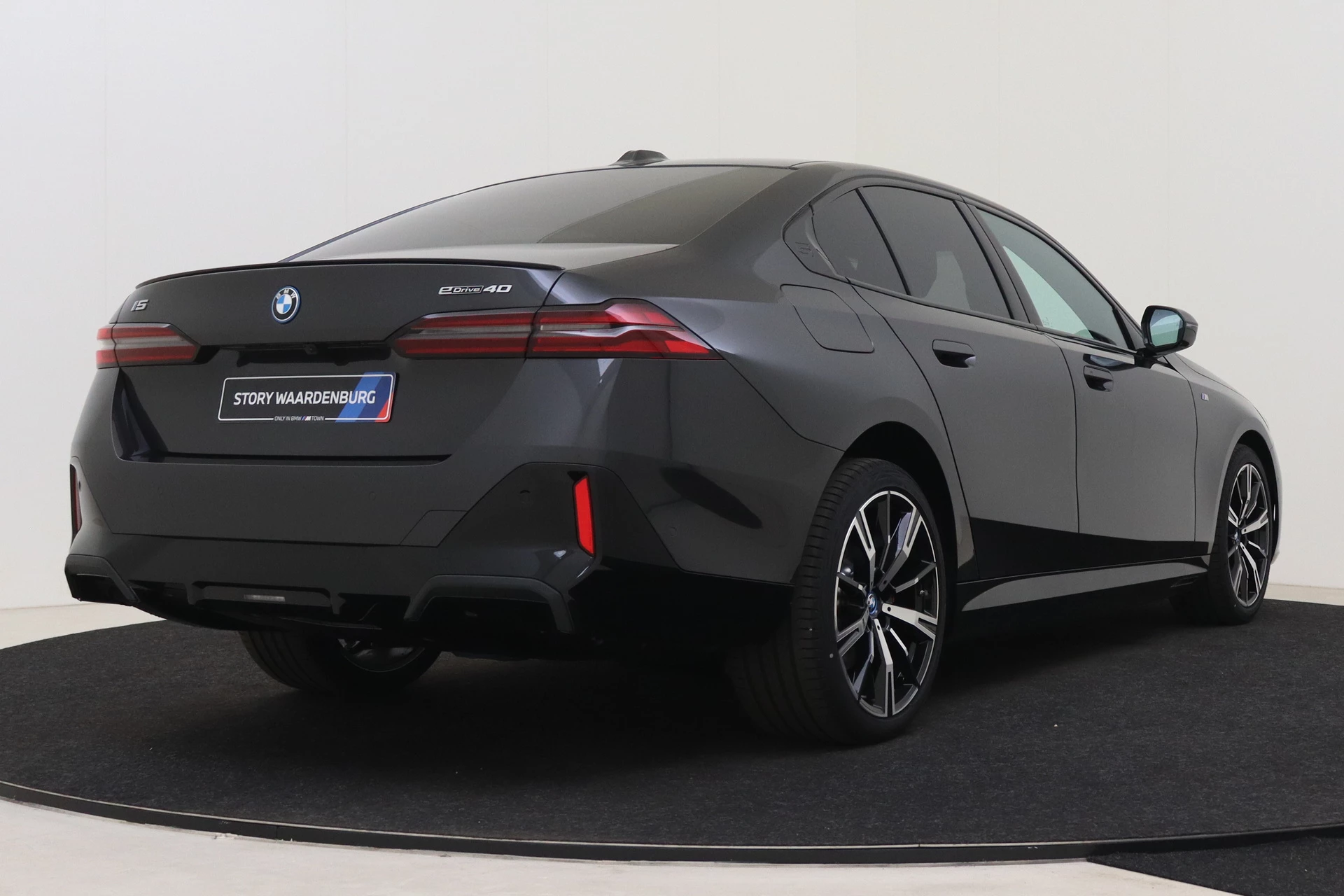 Hoofdafbeelding BMW i5