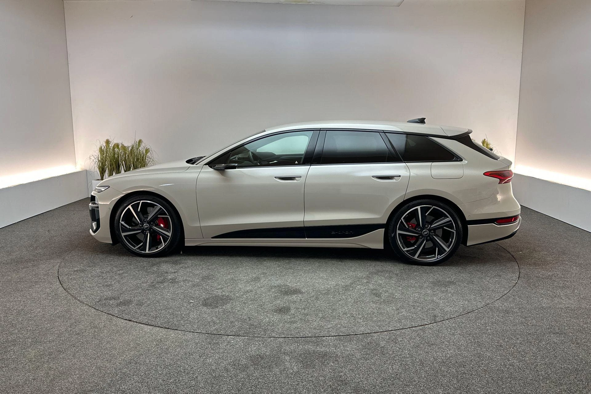 Hoofdafbeelding Audi S6 Avant e-tron