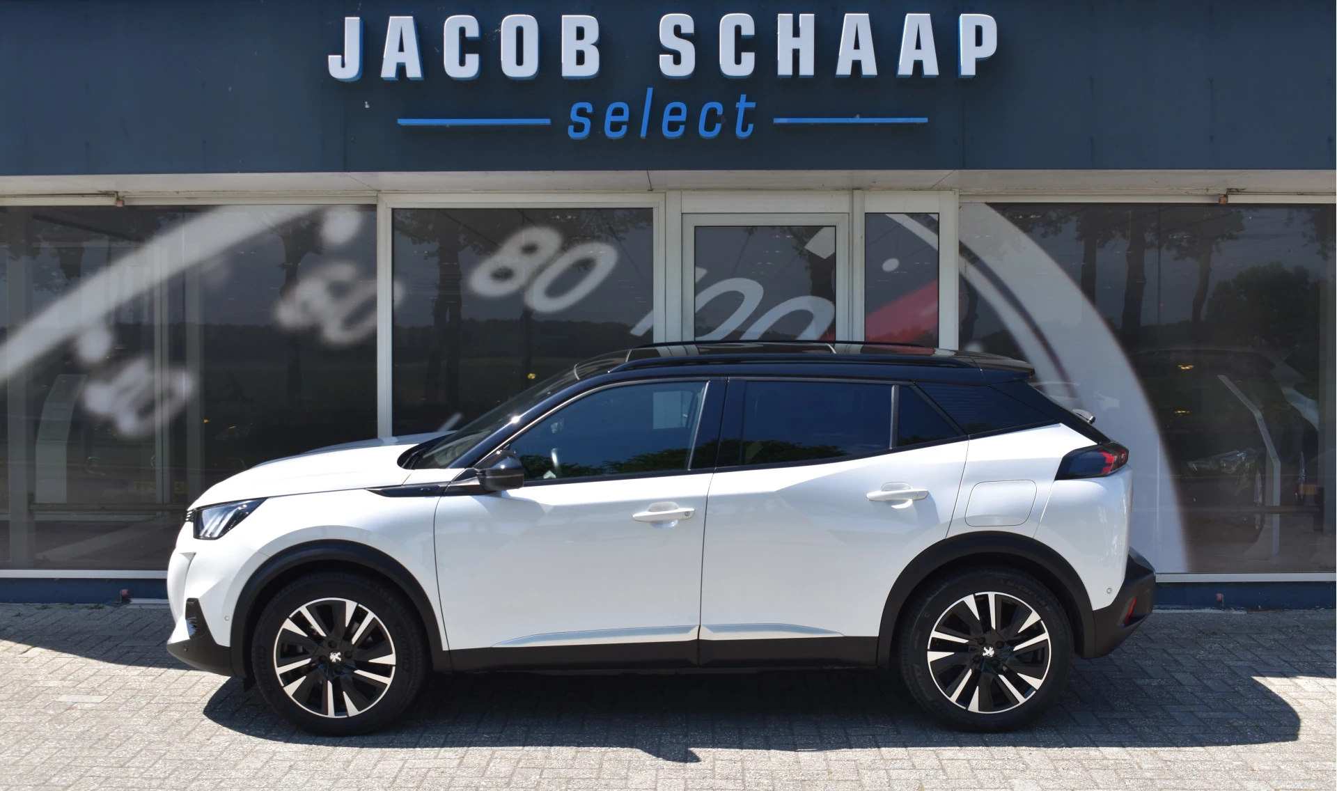Hoofdafbeelding Peugeot e-2008
