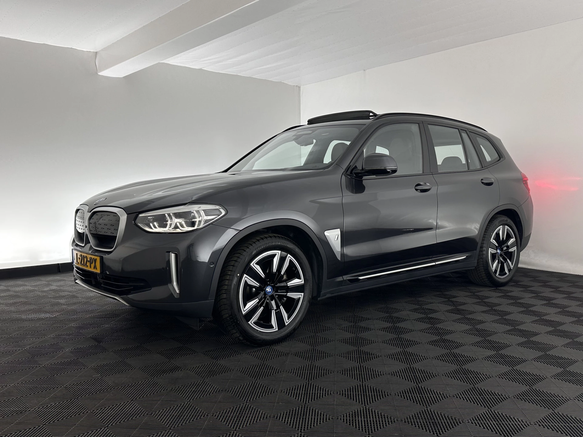 Hoofdafbeelding BMW iX3