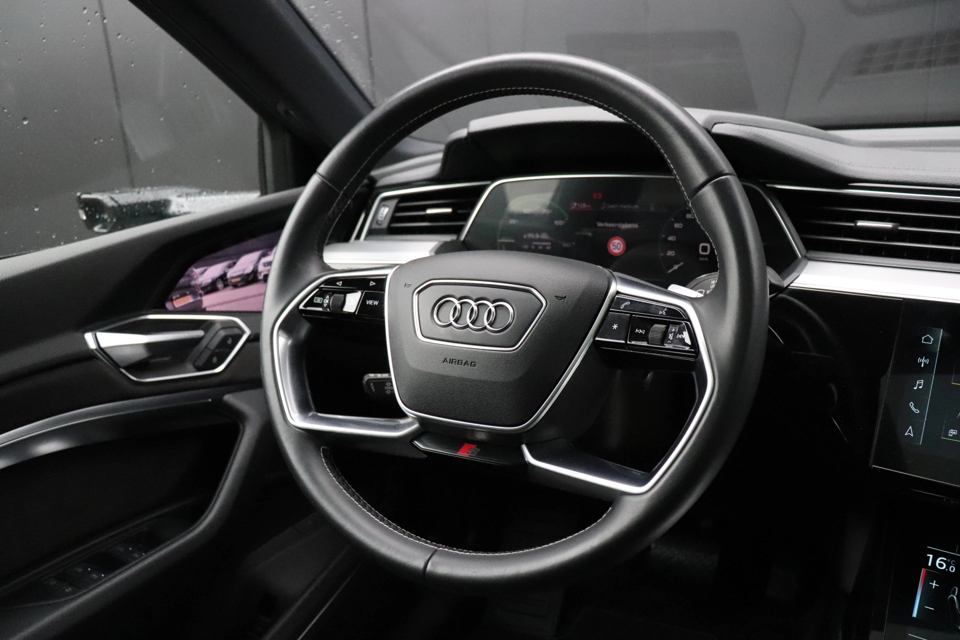 Hoofdafbeelding Audi e-tron