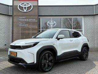 Hoofdafbeelding Toyota Urban Cruiser Toyota Urban Cruiser EXECUTIVE 61 KWH NIEUW & DIRECT LEVERBAAR!!! PANO-DAK STOEL/STUURVERW 360° CAMERA PARK-SENSOREN BLIND-SPOT NAVI APPLE/ANDROID