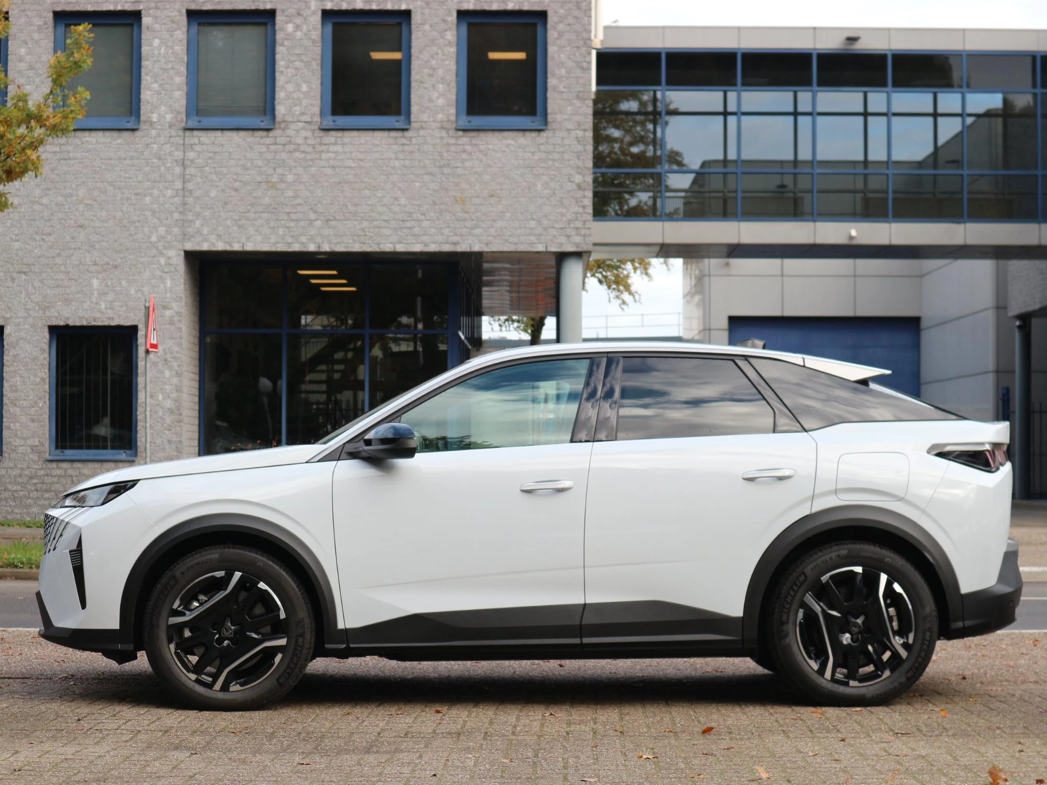 Hoofdafbeelding Peugeot e-3008