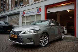 Hoofdafbeelding Lexus CT Lexus CT 200h Luxury Line | Leer | Opendak | Adaptive cruise | Lane departure | Camera | Electrisch verstelbare stoelen | Pack memory + stoelverwarming | Apple Carplay |