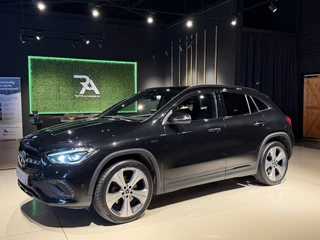 Hoofdafbeelding Mercedes-Benz GLA Mercedes-Benz GLA 250e Luxury LED|Camera|Sfeer|Leer Zwart