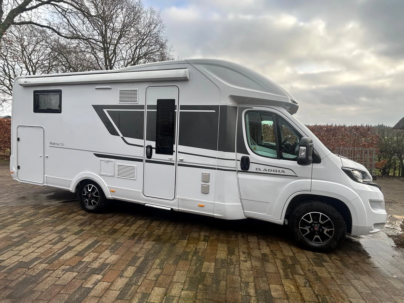 Hoofdafbeelding Adria MATRIX 670SL