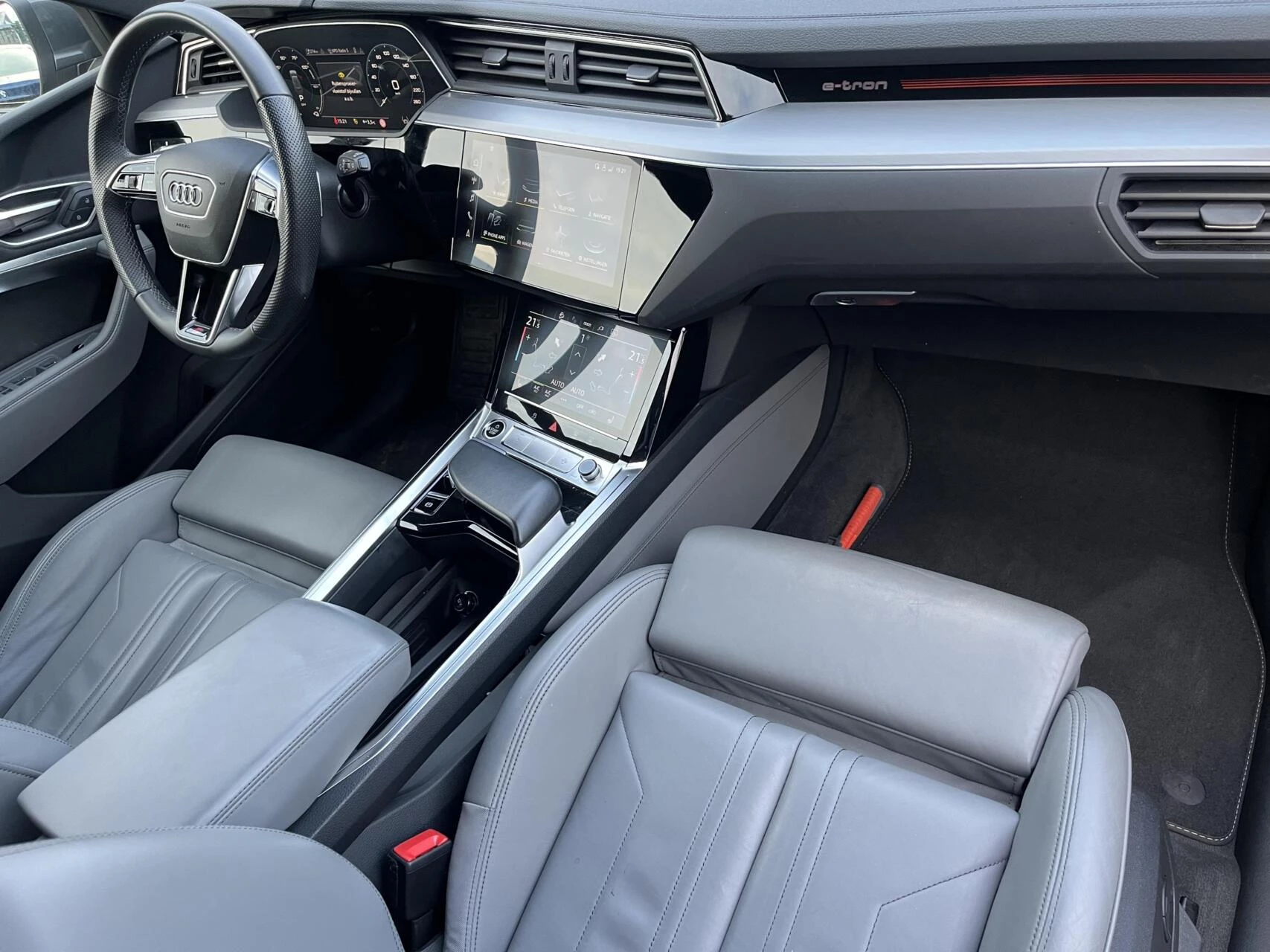 Hoofdafbeelding Audi Q8 e-tron