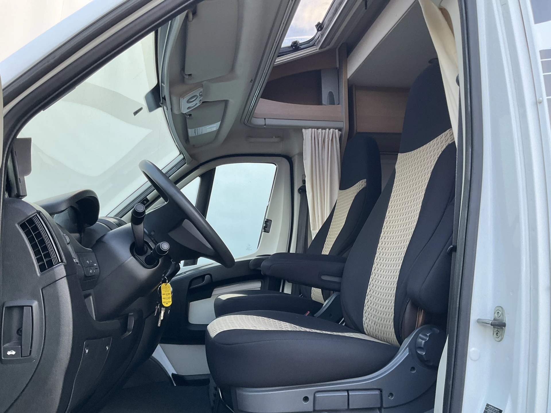 Hoofdafbeelding Carado T 59 2.3 131pk Airco Cruise Trekhaak Fietsendrager 2-Persoons Sunlight Carado