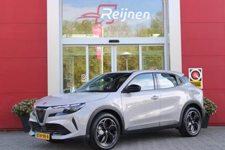 Hoofdafbeelding Alfa Romeo Junior Alfa Romeo Junior 156PK Elettrica 54 kWh | DRAADLOZE APPLE CARPLAY/ANDROID AUTO | PARKEERSENSOREN ACHTER |  CLIMATE CONTROL | VERKEERSBORDEN HERKENNING | ADAPTIVE CRUISE CONTROL | KEYLESS START | LICHTMETALEN VELGEN | LED KOPLAMPEN | LED ACHTERLICHTEN | SCUDETTO "LEGGENDA" |